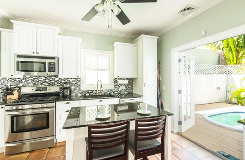 Uptown - Upper Duval House | *Casa-Amelia-Key-West* 1/2 block off Duval Street