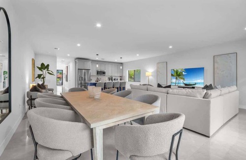 West Little Havana Apartment | Casa Amoret – Brand New Relaxing Retreat
