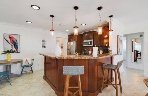 Southwest House | Casa Aria-6bd | Zoo, Beach, Downtown (+Parking)