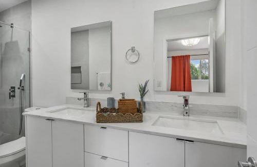 Lighthouse Point Villa | Casa Blanca Lighthouse Point with 4 BR with Pool