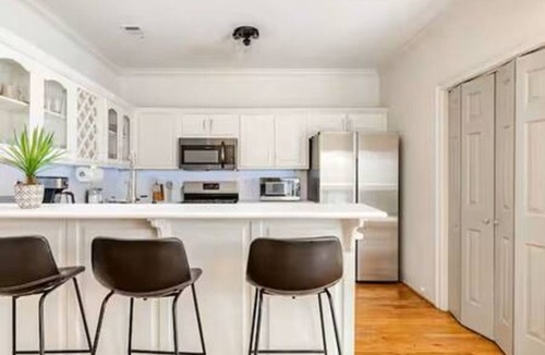 Ormewood Park House | Casa Blanca · Luxury Insta Retreat w/HotTub, 2 Theaters, Grill