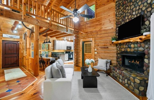 Walnut Mountain House | Casa Bohemia *pool *fishing*mountain views!