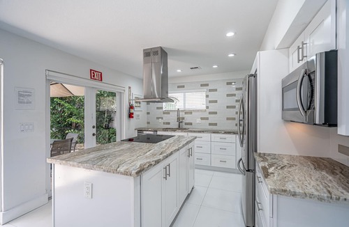 Hollywood Lakes House | Casa Bonita 5/4 - 10 Guests - Heated Pool