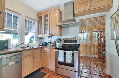 Southside House | Casa Cielo Walk to Intracoastal & Antique Shops
