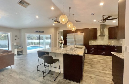 Palm River Estates House | Casa Coastal Feliz