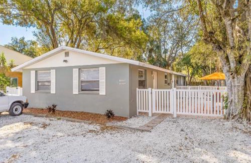 Central Sarasota House | Casa Cocoanut - Entire Property