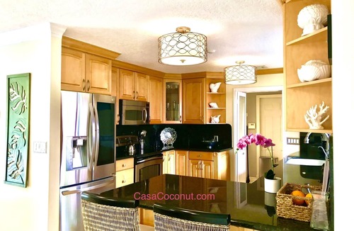 East Fort Lauderdale House | CASA COCONUT! Walk to the BEACH & Lauderdale-By-The-Sea! Resort Style Home!