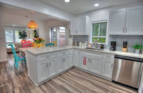 South Middle River Cottage | Casa Colorida: Private Pool& 10 min to Fort Lauderdale Beach and Las Olas