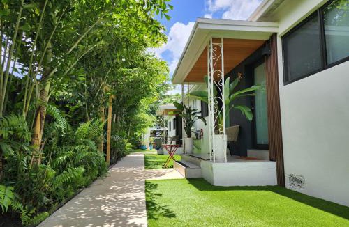 The Roads Apartment | Casa Cuba in Little Havana, Brickell, Calle 8 and 10 minutes to the Beach FREE PARKING