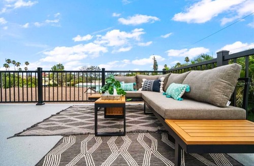 Redington Beach House | Casa De Marina - Luxurious Group Retreat in Redington Beach