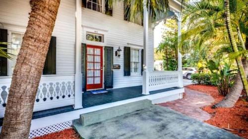 Meadows House | Casa de Rosalie by AvantStay