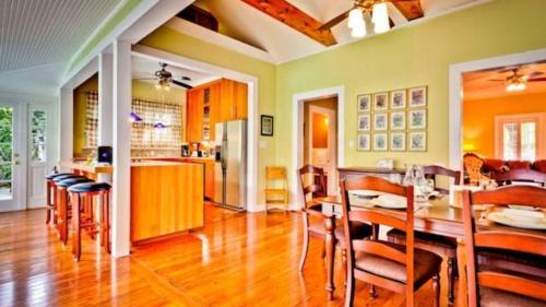 Meadows House | Casa de Rosalie by AvantStay