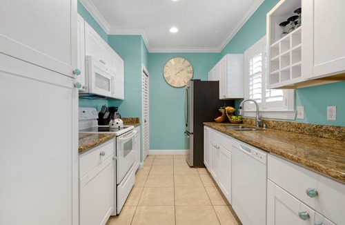 Key West House | CASA DE VINO ~ Amazing Price for Charming Townhouse with Pool & Tiki!