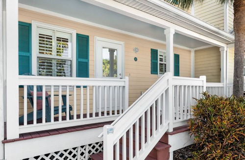 Key West House | CASA DE VINO ~ Amazing Price for Charming Townhouse with Pool & Tiki!