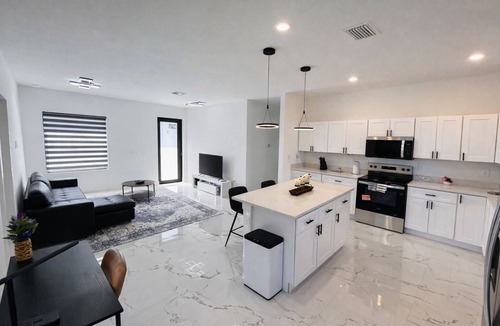 Harris House | Casa encanto, your home away from home.