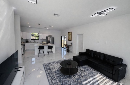 Harris House | Casa encanto, your home away from home.