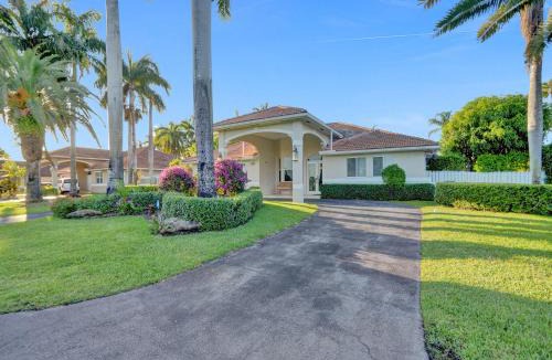 Kendale Lakes Villa | Casa Fina Miami Near Beaches