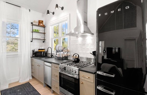 Historic Ybor Apartment | Casa Julieta | Luxury "Ybor-Themed" Studio