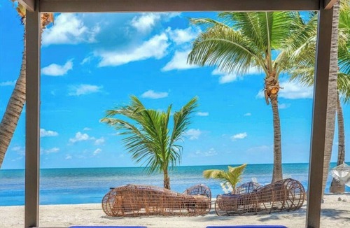Marathon House | Casa Mare 5 bedroom 6 bath Tropical Oasis on the Ocean Pool, Sandy back yard and beach in Grassy Key
