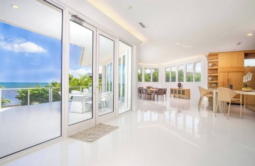 Marathon House | Casa Mare 5 bedroom 6 bath Tropical Oasis on the Ocean Pool, Sandy back yard and beach in Grassy Key