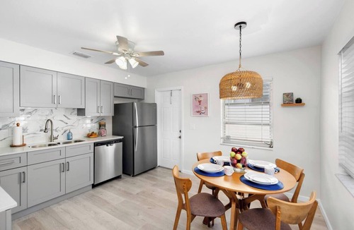 Dania Beach House | Casa Palma - Quiet & Chic – Near Beach, FLL & Cruise Port
