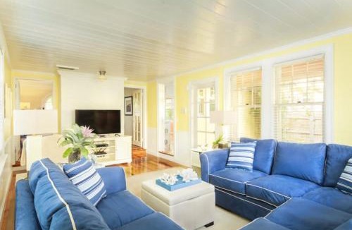 Flamingo Parks House | Casa Paradiso - A Sun Drenched Escape with Poolside Cabana Charm