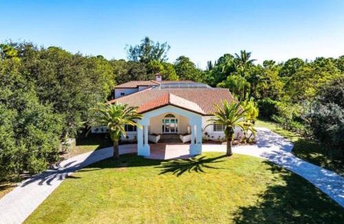 West Dixie Bend House | Casa Parkland Private Resort Courtyard Pool