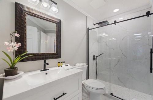 Solana House | Casa Sevilla - 4 BD - Sleeps 8 - Pool Spa - Disney