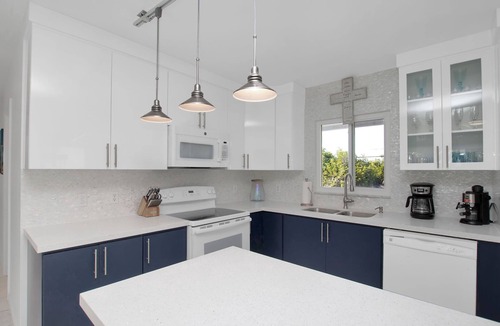 Ramrod Key House | Casa Sirena, FL Keys Canalfront 3BD/2BA home offers a small pool & private dock