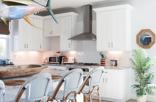 Vilano Beach House | Casa Vilano~steps to the beach, pet + family friendly, fenced yard, heated pool!