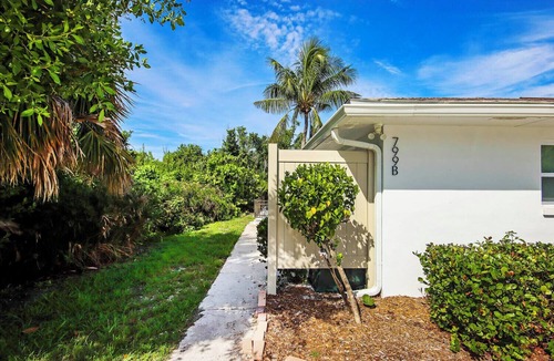 Sanibel House | Casa Ybel South - Newly renovated 2 bedroom duplex on the canal, short distance