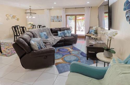 Cutler Bay House | CasaBay 4 Bed 2 Bath House Ultimate Backyard Fun