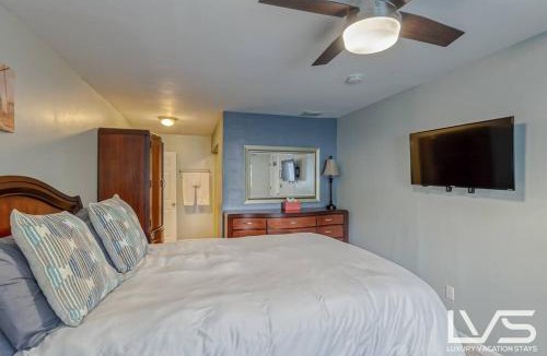 Poinsettia Heights House | CasaDelMar- Outdoor Oasis Heated Pool 5 Min 2 Beach