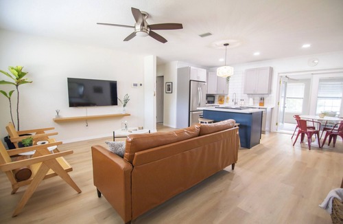 Largo House | CasaHelena:5min to Beaches-IRB-Clearwater-Poolside Paradise-BBQs- Heated Pool! 🏊‍♂️