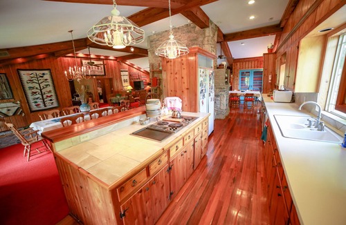 Dickel Cabin | Cascade Hollow Lodge . great for family gatherings