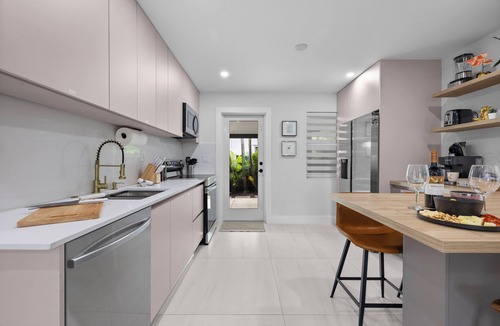 Coral Terrace House | Casita Coral: 5-Star Stay with King Bed, Hot Tub, Backyard Oasis, & Pet-Friendly