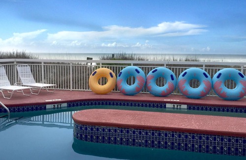 Crescent Beach Hotel | Castaway Beach Inn & Swim Up Bar