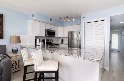 Tavernier Condo | Castaway Key, Double balcony ocean views in prime building 4