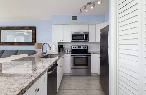 Tavernier Condo | Castaway Key, Double balcony ocean views in prime building 4