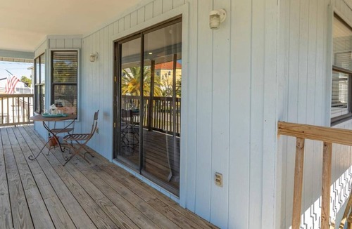 Hudson Beach Estates House | Castaway to the Gulf