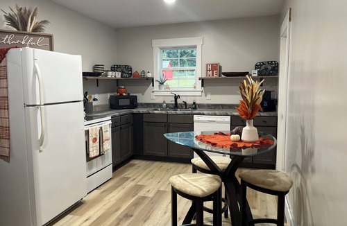 Cleveland Cottage | Casteel Cottage · Cozy Tennessee Retreat w/Firepit near Ocoee River