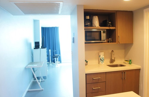 Mid Beach Condo | Castle 835 Oceanview Studio w/Free parking, pool, gym, tennis, bars, and more!