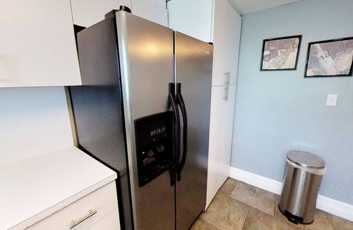 Mid Beach Condo | Castle M16 Ocean/Pool view, balcony, gym. tennis, & free valet parking!