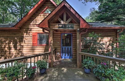 Cashes Valley Cabin | Catching Fireflies · A Family Getaway with Hot Tub | Games | BBQ Grill