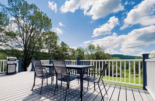 Callicoon House | Catskills 4BR Sleeps 8 Fire Pit & Fireplace
