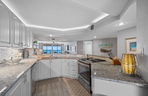 Sand Key Condo | CBC 1-15E – Gulf Front with a pool, hot tub, sauna, gym & pickleball!