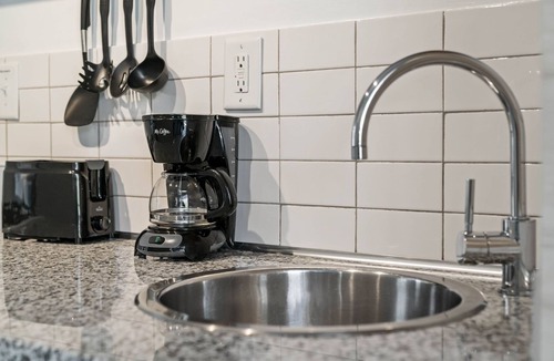 Brookwood Apartment | (CCI) Great Value, Serviced Studio in Quiet Neighborhood