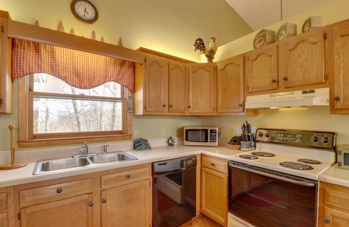 Sylva Cabin | Cedar log home paradise w/mountain views - billiards and foosball