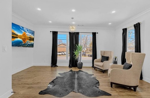 College Park House | Celebrations & photoshoots welcome here! Come for the event, stay for the beds!