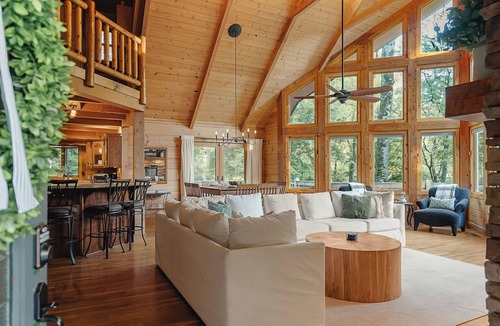 Smithville Cabin | Center Hill Lake Cabin - Lake Access & Hot Tub